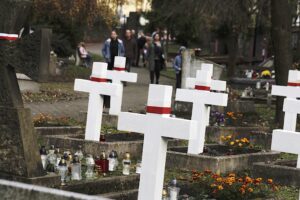 30.10.2022. Kielce. Odwiedziny na cmentarzach. / Fot. Jarosław Kubalski - Radio Kielce