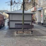 31.10.2022. Kielce. Budka stojąca przy ulicy Sienkiewicza / Fot. Jarosław Kubalski - Rado Kielce