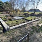 31.10.2022. Tokarnia. Prace nad postawieniem „Kałamarzyka” / Fot. Jarosław Kubalski - Radio Kielce