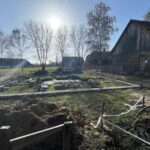 31.10.2022. Tokarnia. Prace nad postawieniem „Kałamarzyka” / Fot. Jarosław Kubalski - Radio Kielce