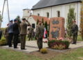 16.10.2022. Kocin. Oddanie hołdu angielskim i południowoafrykańskim lotnikom poległym w październiku 1944 roku w katastrofie „Liberatora” / Fot. Marta Gajda-Kruk – Radio Kielce