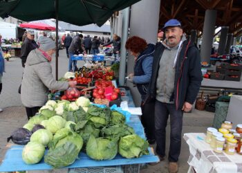 19.10.2022. Busko-Zdrój. Plac targowy przy ulicy Stawowej / Fot. Marta Gajda-Kruk / Radio Kielce