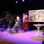 28.10.2022. Pińczów. Słowno-muzyczne wspomnienia o prekursorze muzyki jazzowej Leopoldzie Tyrmandzie zainaugurowały tegoroczne, 18. Zaduszki Jazzowe w Pińczowie. / Fot. Marta Gajda-Kruk - Radio Kielce