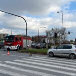 25.10.2022. Kielce. Zderzenie dwóch samochodów na ulicy Grunwaldzkiej / Fot. Wiktor Taszłow - Radio Kielce