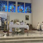 25.10.2022. Staszów. Pierwsza rocznica ustanowienia św. Jana Pawła II patronem miasta. / Fot. Grażyna Szlęzak - Radio Kielce