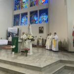 25.10.2022. Staszów. Pierwsza rocznica ustanowienia św. Jana Pawła II patronem miasta. / Fot. Grażyna Szlęzak - Radio Kielce