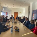 Sandomierz. Starostwo powiatowe. Podpisanie umów na inwestycje drogowe / Fot. Grażyna Szlęzak - Radio Kielce