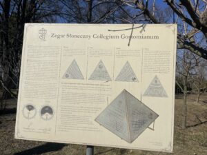 Sandomierz. Zegar słoneczny Collegium Gostomianum / Fot. Grażyna Szlęzak - Radio Kielce