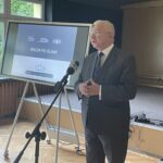 04.10.2022. Starachowice. Konkurs wiedzy o Sejmie. Na zdjęciu: poseł Krzysztof Lipiec / Fot. Anna Głąb – Radio Kielce