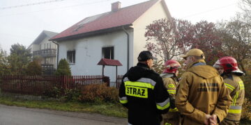 28.10.2022. Nieskurzów Stary. Skutki nocnego pożaru w domu jednorodzinnym / Fot. Wiktor Taszłow - Radio Kielce