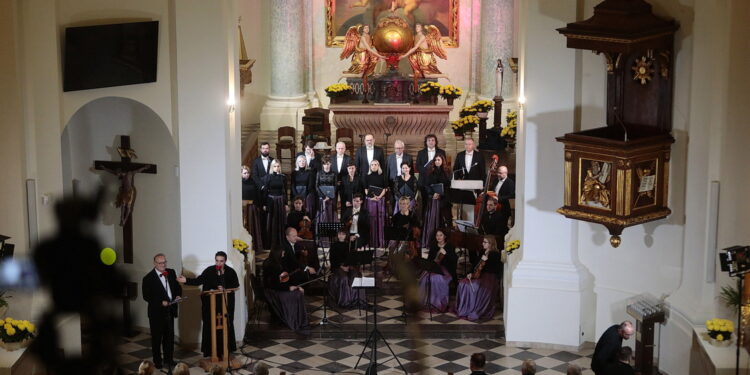 28.10.2022. Święty Krzyż. Jubileusz Radia Kielce. Koncert „Dziękujemy za siedem dekad”. / Fot. Wiktor Taszłow - Radio Kielce