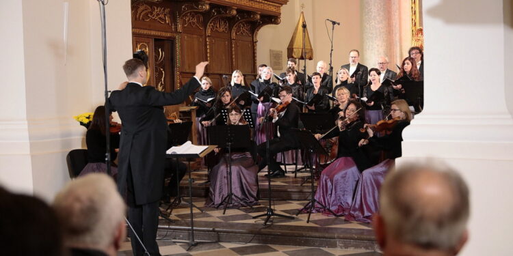 28.10.2022. Święty Krzyż. Jubileusz Radia Kielce. Koncert „Dziękujemy za siedem dekad”. / Fot. Wiktor Taszłow - Radio Kielce