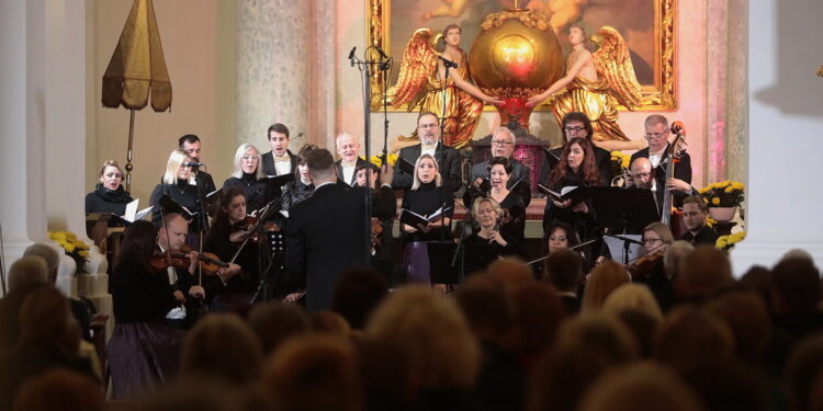 28.10.2022. Święty Krzyż. Jubileusz Radia Kielce. Koncert „Dziękujemy za siedem dekad”. / Fot. Wiktor Taszłow - Radio Kielce