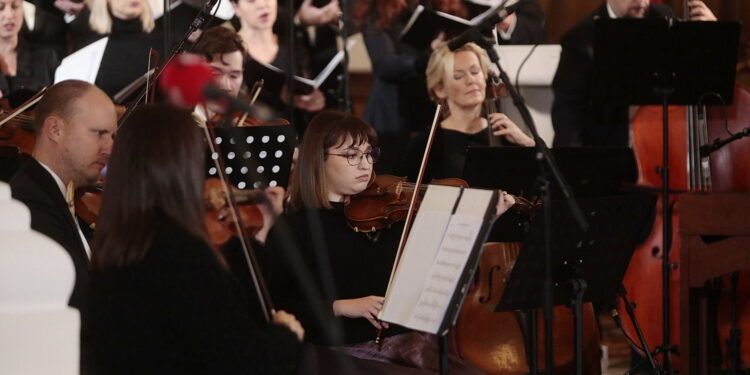 28.10.2022. Święty Krzyż. Jubileusz Radia Kielce. Koncert „Dziękujemy za siedem dekad”. / Fot. Wiktor Taszłow - Radio Kielce