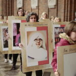 W kaplicy są teraz relikwie ponad 80 świętych i błogosławionych - Radio Kielce 31.10.2022. Kielce. Kościół św. Józefa Robotnika. Noc Świętych / Fot. Wiktor Taszłow – Radio Kielce