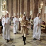 W kaplicy są teraz relikwie ponad 80 świętych i błogosławionych - Radio Kielce 31.10.2022. Kielce. Kościół św. Józefa Robotnika. Noc Świętych / Fot. Wiktor Taszłow – Radio Kielce