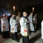 W kaplicy są teraz relikwie ponad 80 świętych i błogosławionych - Radio Kielce 31.10.2022. Kielce. Kościół św. Józefa Robotnika. Noc Świętych / Fot. Wiktor Taszłow – Radio Kielce