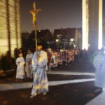 W kaplicy są teraz relikwie ponad 80 świętych i błogosławionych - Radio Kielce 31.10.2022. Kielce. Kościół św. Józefa Robotnika. Noc Świętych / Fot. Wiktor Taszłow – Radio Kielce