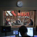 03.10.2022. Kielce. Studio Polityczne Radia Kielce / Fot. Wiktor Taszłow - Radio Kielce