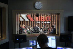 03.10.2022. Kielce. Studio Polityczne Radia Kielce / Fot. Wiktor Taszłow - Radio Kielce