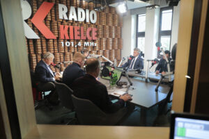 03.10.2022. Kielce. Studio Polityczne Radia Kielce / Fot. Wiktor Taszłow - Radio Kielce
