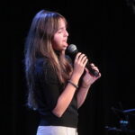 03.10.2022. Kielce. Benefis z okazji 40-lat pracy zawodowej Jacka Mąki. Na zdjęciu: Kornelia Patro / Fot. Wiktor Taszłow – Radio Kielce