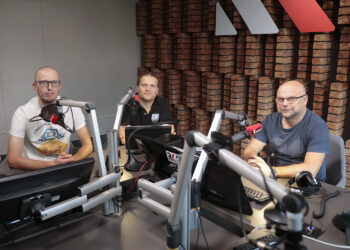 04.10.2022. Kielce. Punkty Widzenia. Na zdjęciu (od lewej): Damian Wysocki - Radio eM Kielce, Maciej Urban - CK Sport, Rafał Szymczyk - Radio Kielce / Fot. Wiktor Taszłow - Radio Kielce