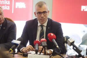 05.10.2022. Kielce. Politechnika Świętokrzyska podpisuje umowy o współpracy. Na zdjęciu: Jakub Roszkowski - członek zarządu PGZ / Fot. Wiktor Taszłow – Radio Kielce