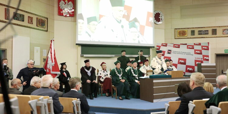 05.10.2022. Kielce. Politechnika Świętokrzyska. Inauguracja roku akademickiego / Fot. Wiktor Taszłow – Radio Kielce