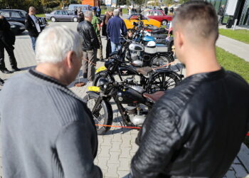 08.10.2022. Kielce. Wystawa poświęcona historii Zakładów Wyrobów Metalowych „SHL” i polskiego motocykla. Zlot Motocykli SHL i Pojazdów Zabytkowych / Fot. Wiktor Taszłow - Radio Kielce