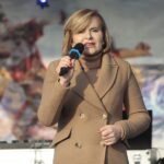 08.10.2022. Jędrzejów. Finał otwartych mistrzostw piłki nożnej o Puchar Wolnej Polski „Świętokrzyskie Orły”. Na zdjęciu: Anna Krupka - wiceminister sportu i turystyki / Fot. Wiktor Taszłow - Radio Kielce