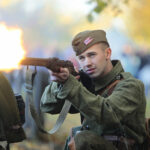 09.10.2022. Tokarnia. Muzeum Wsi Kieleckiej. Widowisko „Szlakiem wrześniowej chwały oręża polskiego” / Fot. Wiktor Taszłow - Radio Kielce