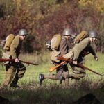 09.10.2022. Tokarnia. Muzeum Wsi Kieleckiej. Widowisko „Szlakiem wrześniowej chwały oręża polskiego” / Fot. Wiktor Taszłow - Radio Kielce