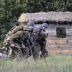 09.10.2022. Tokarnia. Muzeum Wsi Kieleckiej. Widowisko „Szlakiem wrześniowej chwały oręża polskiego” / Fot. Wiktor Taszłow - Radio Kielce