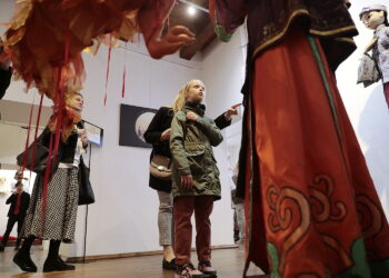 15.10.2022. Kielce. Dworek Laszczyków. Wernisaż wystawy „Jej wysokość Lalka” / Fot. Wiktor Taszłow – Radio Kielce