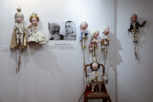 Lalki ze zbiorów „Kubusia” na wyjątkowej wystawie „Jej wysokość Lalka” - Radio Kielce