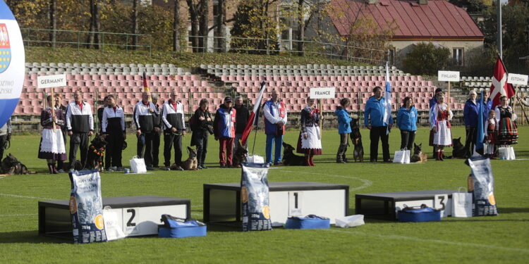 16.10.2022. Kielce. 27. Mistrzostwa Świata Psów w Tropieniu Sportowym / Fot. Wiktor Taszłow - Radio Kielce