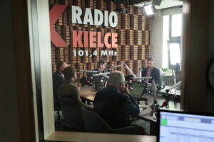 17.10.2022. Kielce. Studio Polityczne Radia Kielce / Fot. Wiktor Taszłow - Radio Kielce