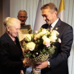 17.10.2022. Kielce. Uroczysta sesja rady powiatu. Na zdjęciu (od lewej): Józefa Bucka, Jacek Kuzia - przewodniczący rady powiatu i starosta Mirosław Gębski. / Fot. Wiktor Taszłow - Radio Kielce