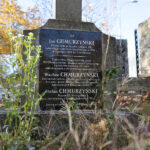 Zapomnianym bohaterom - Radio Kielce Kielce. Cmentarz Partyzancki. Krzyż poświęcony został pamięci trzech braci Chmurzyńskich: Wacława, Stefana i Jana, synów kieleckiego działacza niepodległościowego Władysława Chmurzyńskiego / Fot. Wiktor Taszłow – Radio Kielce