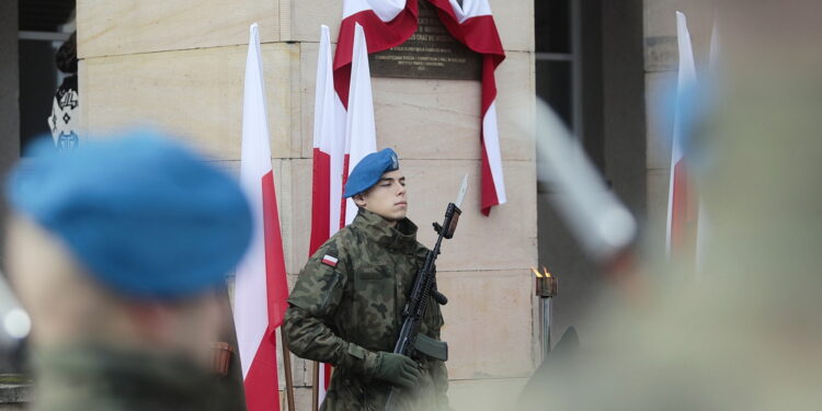 24.10.2022. Kielce. Odsłonięcie tablicy pamięci żołnierzy 2. Pułku Artylerii Lekkiej Legionów / Fot. Wiktor Taszłow - Radio Kielce