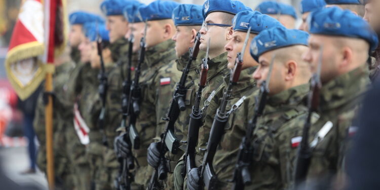 24.10.2022. Kielce. Odsłonięcie tablicy pamięci żołnierzy 2. Pułku Artylerii Lekkiej Legionów / Fot. Wiktor Taszłow - Radio Kielce