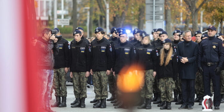 24.10.2022. Kielce. Odsłonięcie tablicy pamięci żołnierzy 2. Pułku Artylerii Lekkiej Legionów / Fot. Wiktor Taszłow - Radio Kielce