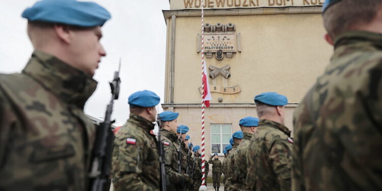 24.10.2022. Kielce. Odsłonięcie tablicy pamięci żołnierzy 2. Pułku Artylerii Lekkiej Legionów / Fot. Wiktor Taszłow - Radio Kielce