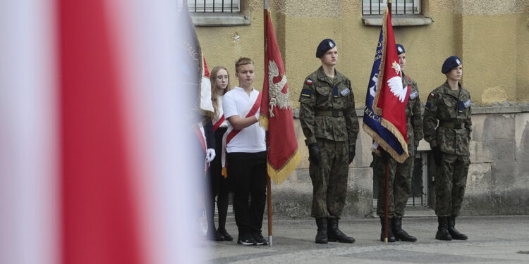 24.10.2022. Kielce. Odsłonięcie tablicy pamięci żołnierzy 2. Pułku Artylerii Lekkiej Legionów / Fot. Wiktor Taszłow - Radio Kielce