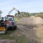 24.10.2022. Piekoszów. Wmurowanie kamienia węgielnego pod budowę boiska. / Fot. Wiktor Taszłow - Radio Kielce