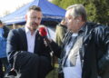 26.10.2022. Kielce. Adam Małysz, prezes Polskiego Związku Narciarskiego, był gościem specjalnym uroczystego otwarcia mini skoczni narciarskiej przy Szkole Podstawowej nr 9 w Kielcach / Fot. Wiktor Taszłow – Radio Kielce