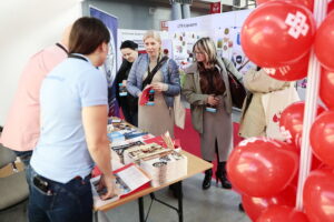 27.10.2022. Kielce. I Ogólnopolskie Targi Organizacji Pozarządowych NGO-EXPO / Fot. Wiktor Taszłow - Radio Kielce