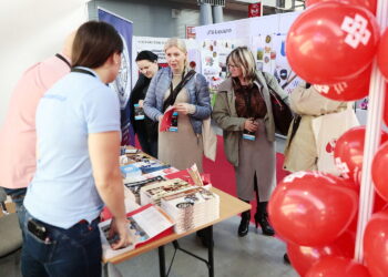 27.10.2022. Kielce. I Ogólnopolskie Targi Organizacji Pozarządowych NGO-EXPO / Fot. Wiktor Taszłow - Radio Kielce