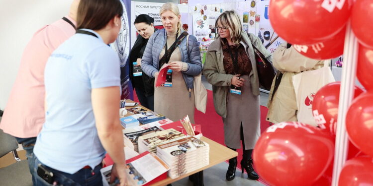 27.10.2022. Kielce. I Ogólnopolskie Targi Organizacji Pozarządowych NGO-EXPO / Fot. Wiktor Taszłow - Radio Kielce